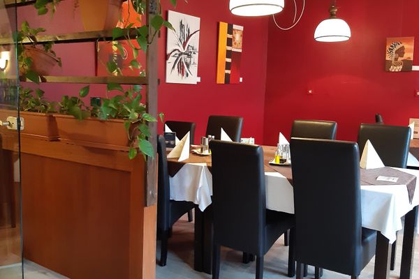 Sitzplätze in der Pizzeria "La Trattoria"