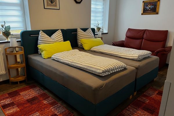 Schlafzimmer 2: zwei Einzelbetten Boxspringbetten
