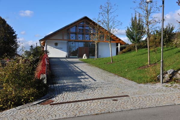Außenansicht Pfarr- und Gemeindezentrum Pähl