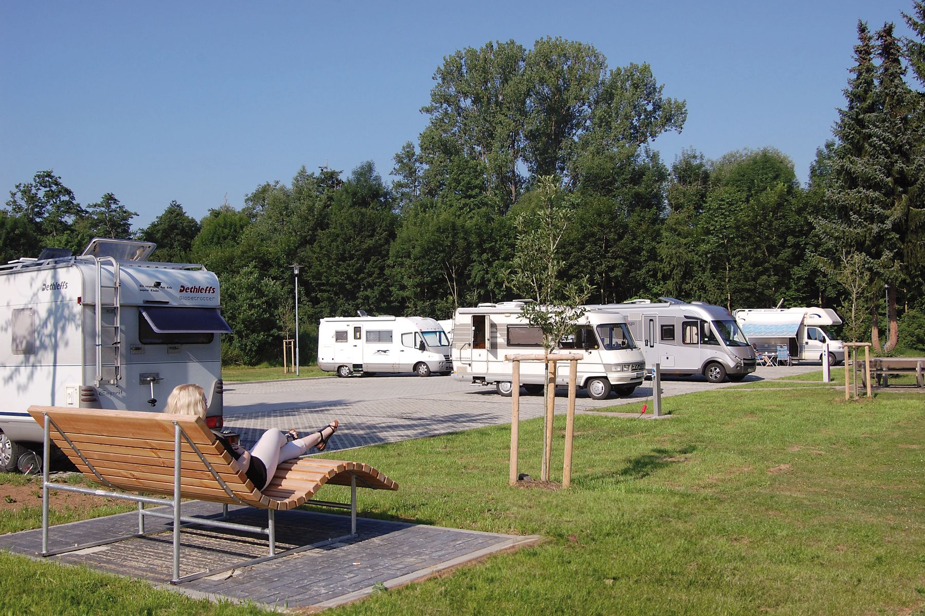 faltbare campingstühle Hochwertiger Campingstuhl, Design Kampierstuhl Eiche olivgrün, faltbar aus  Holz – ethicamper main image 0