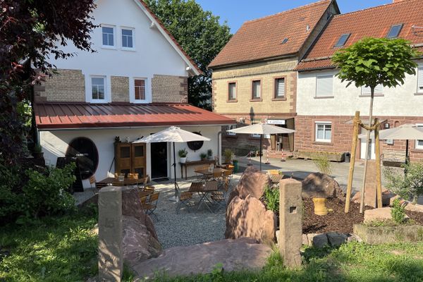 Blick auf den Biergarten am Eventlokal Kännele in Schloßau