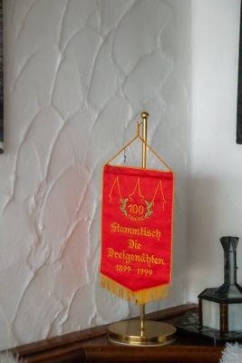 Wimpel einer der Stammtische im Gasthof Hausmann.