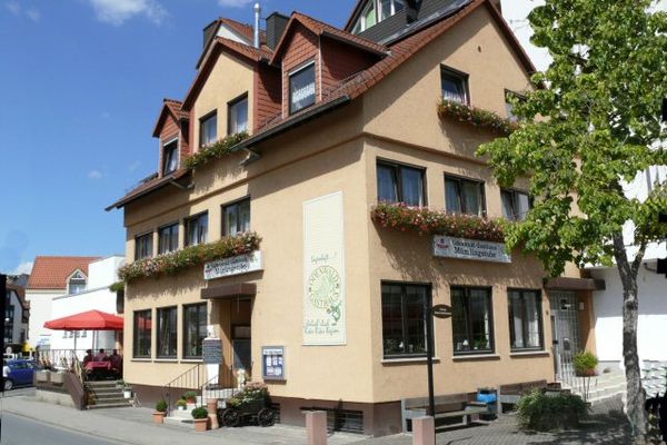 Odenwald-Gasthaus Mümlingstube - einladendes Gebäude mit Biergarten