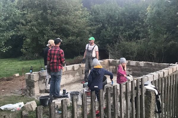 Mehrere Generationen arbeiten am Backhaus Kleinwendern