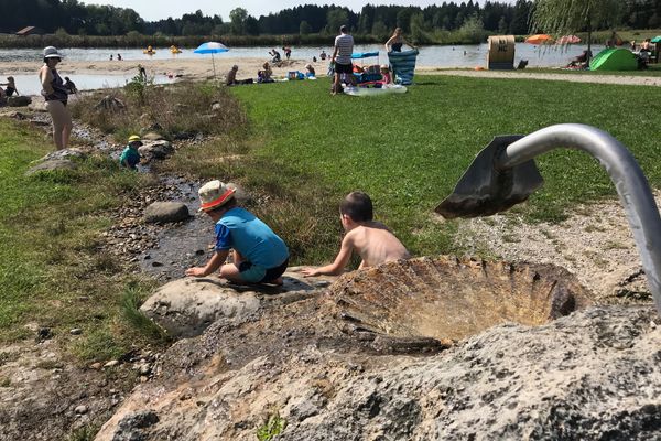 Badesee westlich von Hetten in Hohenpeißenberg