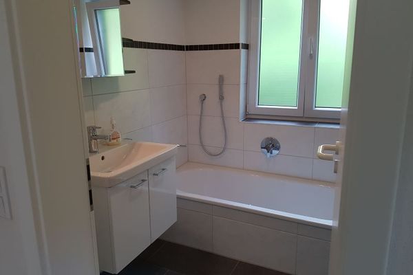 Badezimmer mit Badewanne