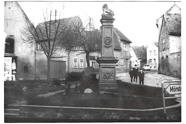 Bild des Datensatzes 15. Sonderausstellung "Spaziergang durch Abenheim - 100 Jahre Menschen, Straßen, Geschichten"