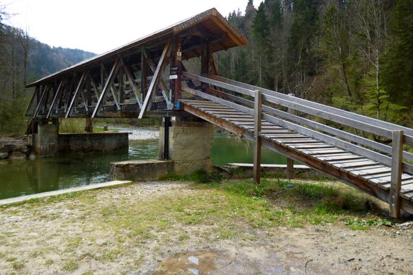 Der Kalkofensteg verbindet die Ammerschlucht westlich der Ammer mit der Schnalz östlich des Flusses.