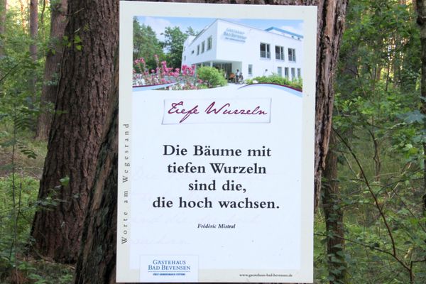 Hinweisschild Rollstuhlwanderweg