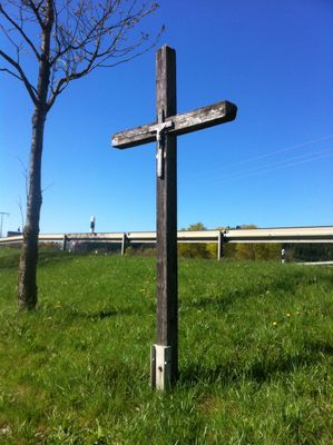 Wegkreuz an der Unterführung der B472