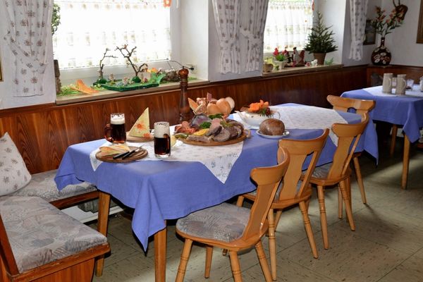 gedeckter Tisch im Waldgasthaus Schweinsbach