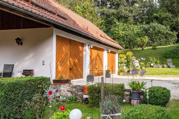 Unsere Garagen im Hof