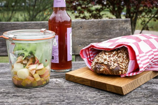 Frühlingshafter Hrischgenuss beim Picknick im Rahmen der Platz...Hirsch!-Aktionstage im Spessart