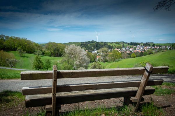Bank mit Aussicht in Ober-Beerbach, Seeheim-Jugenheim