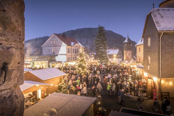 Weihnachtsmarkt auf Burg Schwarzenfels in Sinntal