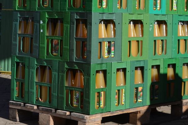 Der Bio-Apfelsaft ist in vielen regionalen Märkten erhältlich