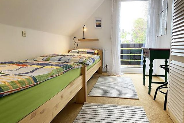 Schlafzimmer mit zwei Einzelbetten