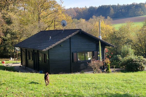 Hausansicht und Garten