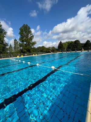 Das Bild zeigt das Schwimmerbecken.