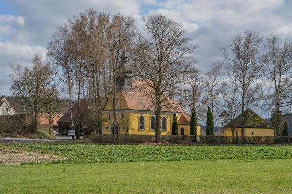 Blick auf die St. Marien Kapelle in Wohlmuthshüll