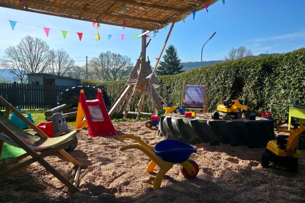 Viele tolle Aufenthalts- und Beschäftigungsmöglichkeiten erwarten euch in gemütlicher Atmosphäre bei leckerem Essen in unserem Familiencafé.