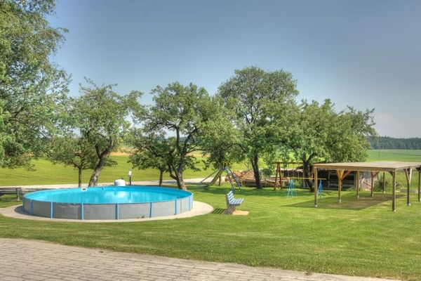 Garten mit Pool