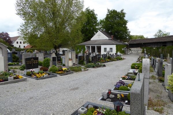 Schongauer Stadtfriedhof mit Aussegnungshalle