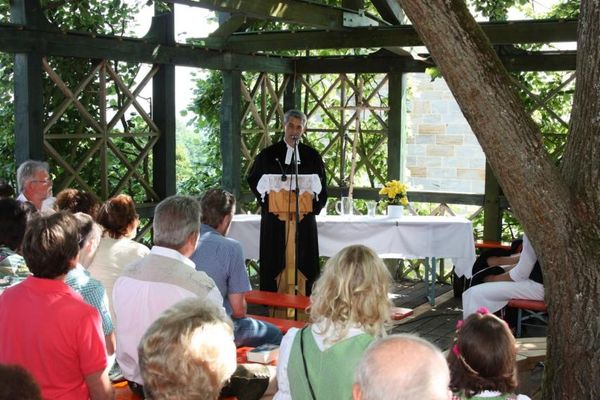 Gottesdienst in der Linde