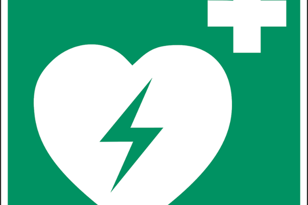 Auf dem Bild ist das Symbol für einen Defibrillator zu sehen. (Weißes herz, Kreuz und ein Blitz auf grünem Hintergrund).