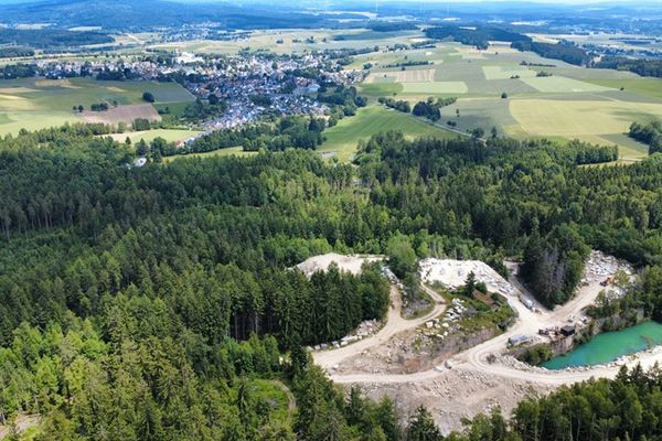 Steinbruch mit Blick nach Kirchenlamitz