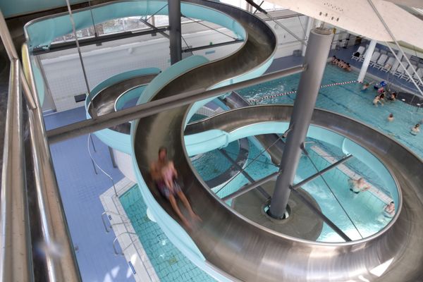 Rutsche im Hallenbad