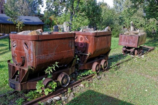 Auf dem Foto ist die Infostelle Altes Bergwerk Kleiner Johannes abgebildet.