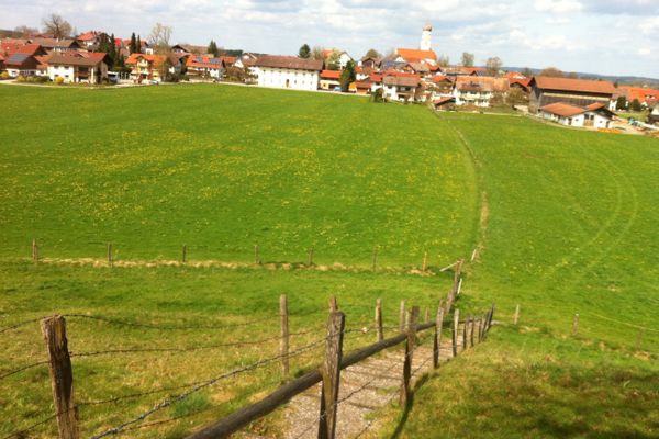 Weiblick nach Antdorf von der Kirnberg Kapelle