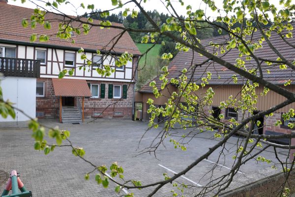 GebÃ¤ude und Hof
