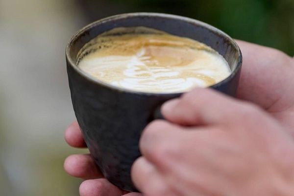 Auf dem Foto ist Werbung für das KulturCafe Alte Druckerei in Kemnath abgebildet.
