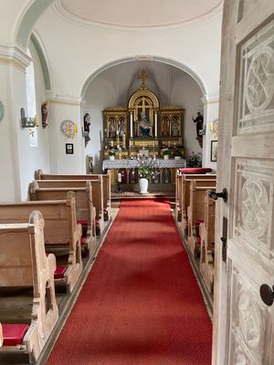 Innenraum Kapelle auf dem Kalvarienberg Poxau