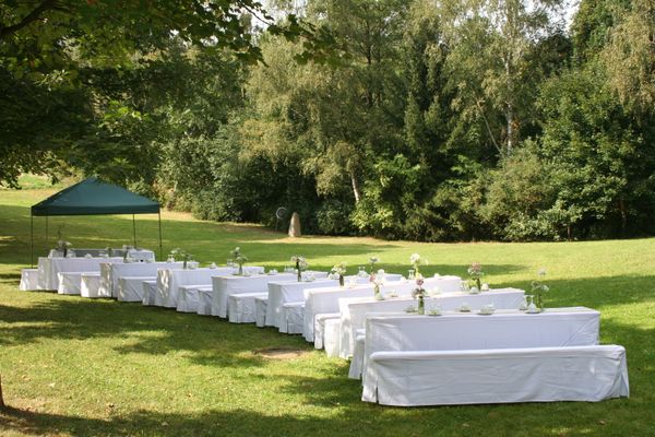 eingedeckter Außenbereich / Garten
