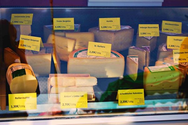 Wochenmarkt Utting Käsetheke
