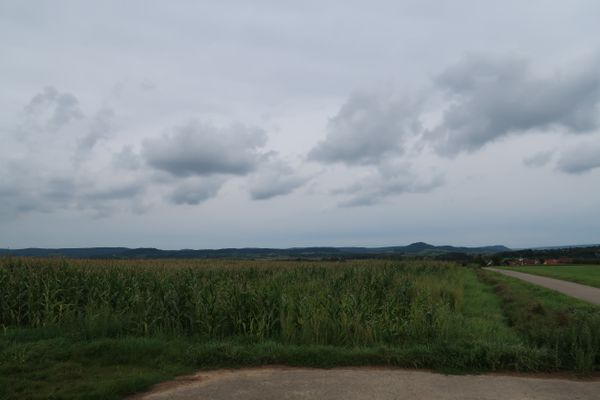 Blick auf den Südlichen Haßbergtrauf von der Wart bei Königsberg bis zum Zeiler Käppele