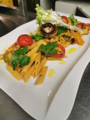 Auf dem Bild ist ein Gericht der Pizzeria Santa Lucia zu sehen.