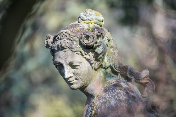 Frauenfigur bei Schloss Ramholz