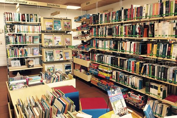 Bücherauswahl in der Bücherei St. Johannes Landau a.d.Isar