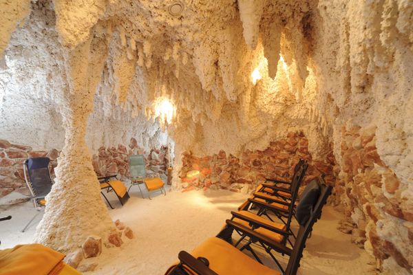 Meersalzgrotte in der Therme