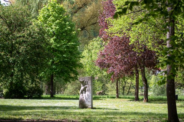 Steinskulptur an der Salinenpromenade