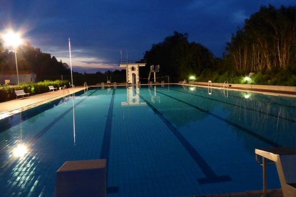 Freibad Groß-Umstadt bei Nacht