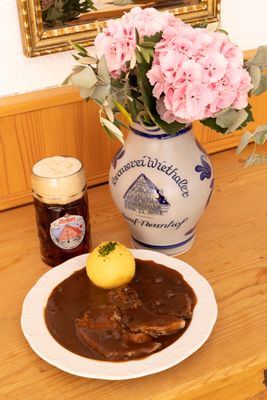 Sauerbraten in Lebkuchensauce
