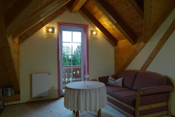 Gaubenzimmer mit Schlafcouch