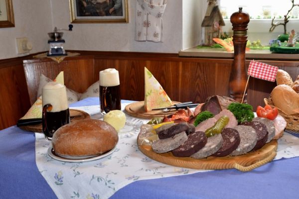 Brotzeit-Platte vom Waldgasthaus Schweinsbach