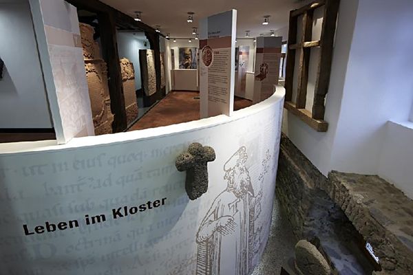 Blick in die Ausstellung des Museums im Spital Grünberg.