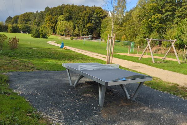 Zeltwiese mit Spielgeräten